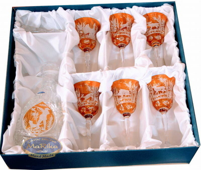 Grawerowany bursztynowy zestaw myśliwski do wina