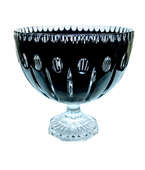 Czarna kryształowa misa na nodze