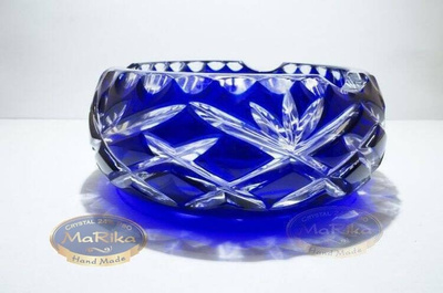 Kryształowa kobaltowa popielnica