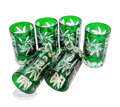 Szmaragdowe kryształowe kieliszki do wódki 30ml Młynek Oliwka